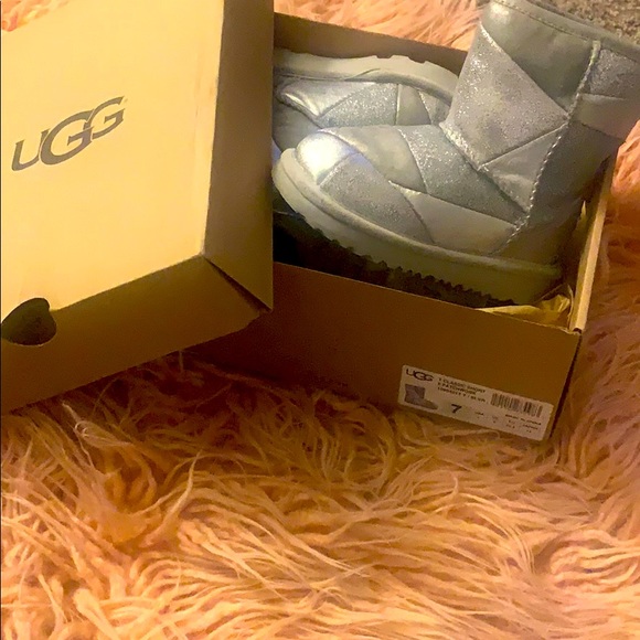 Toodler uggs - Picture 3 of 6